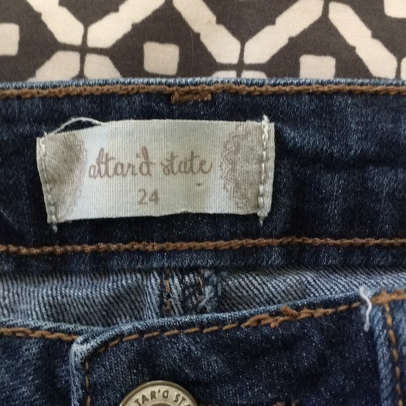 Distressed Boyfriend Jeans - Picture 6 of 7